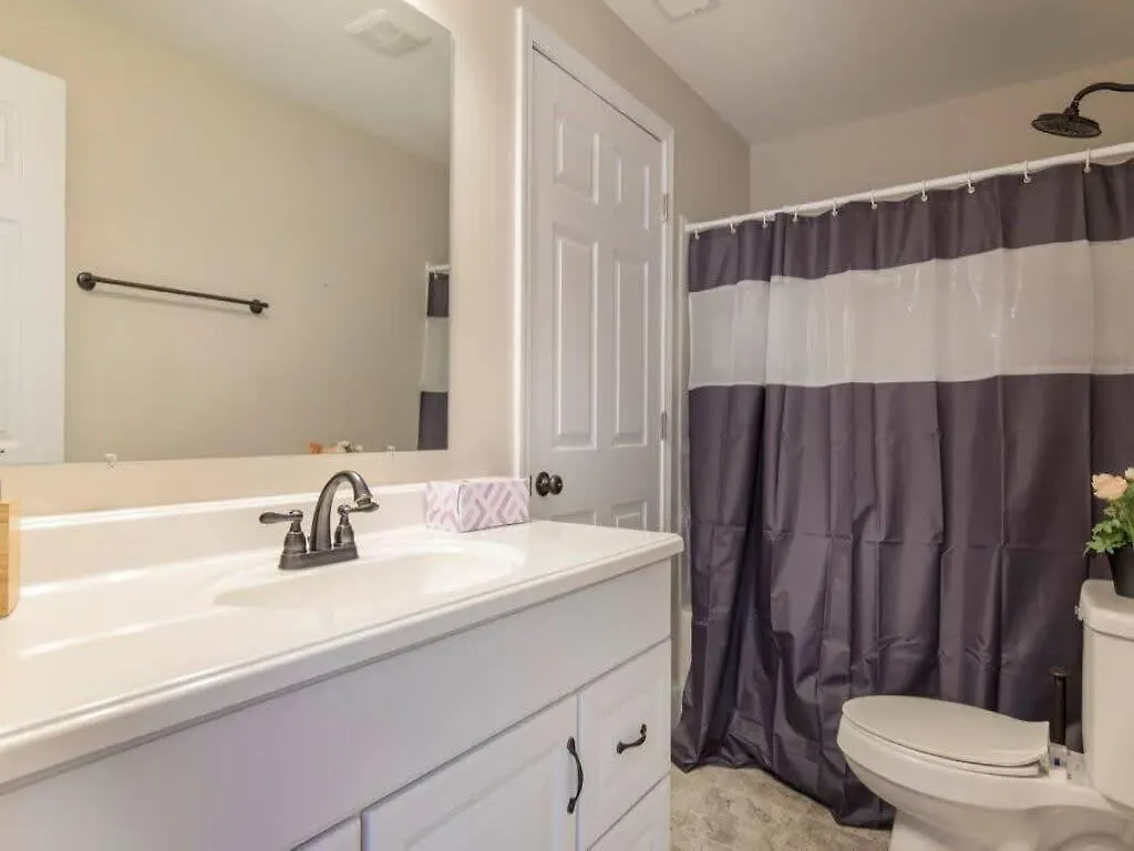 Holiday home Spacious 3Br House With Backyard In Nulu Cozysuites Louisville