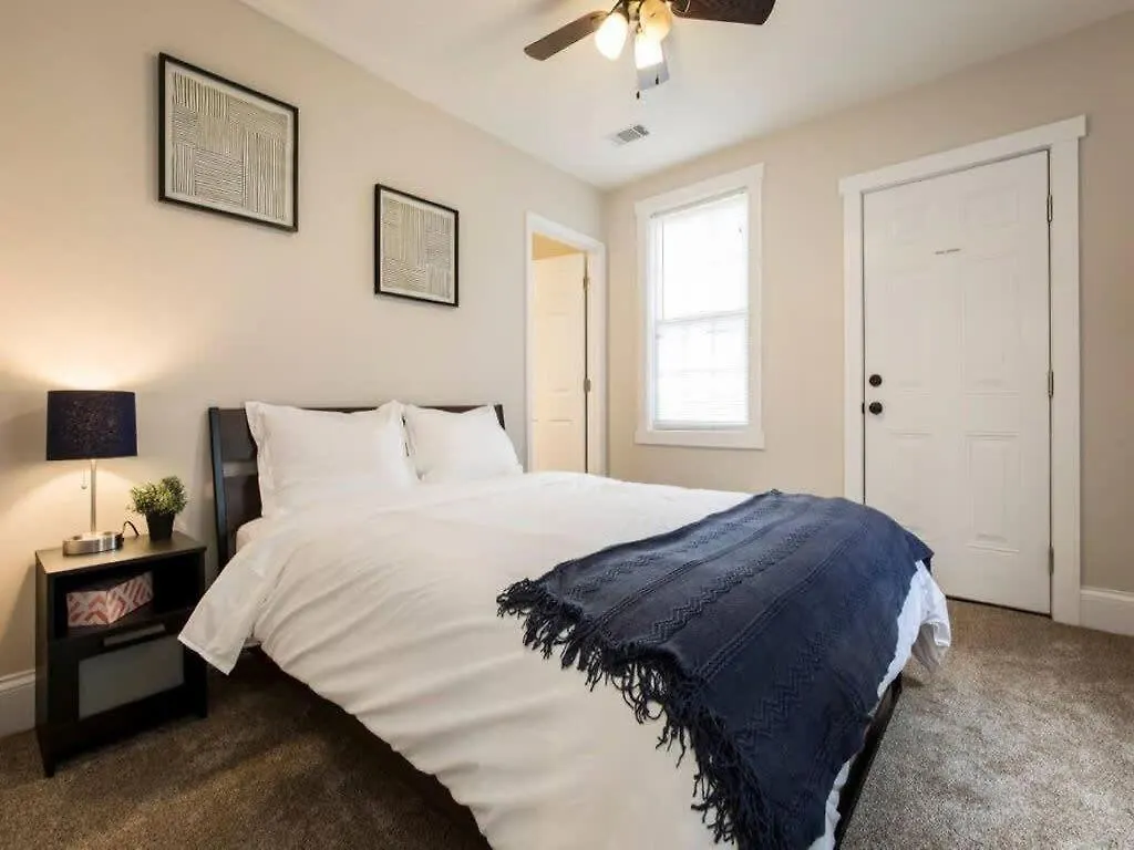 Spacious 3Br House With Backyard In Nulu Cozysuites Louisville Holiday home