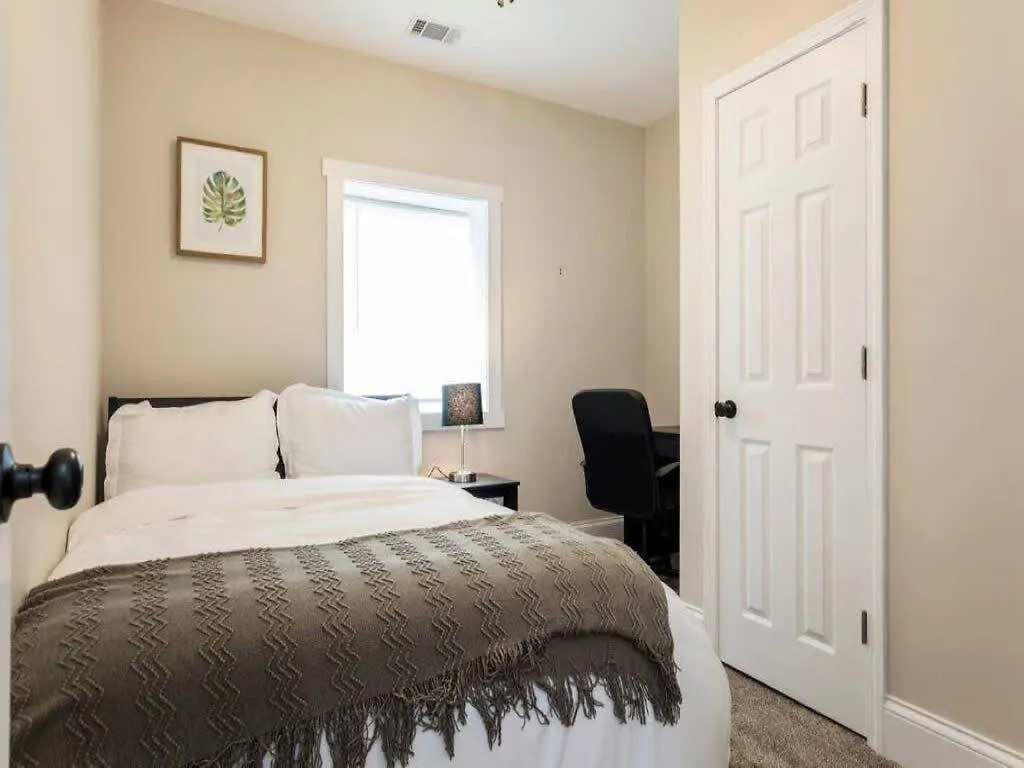Spacious 3Br House With Backyard In Nulu Cozysuites Louisville